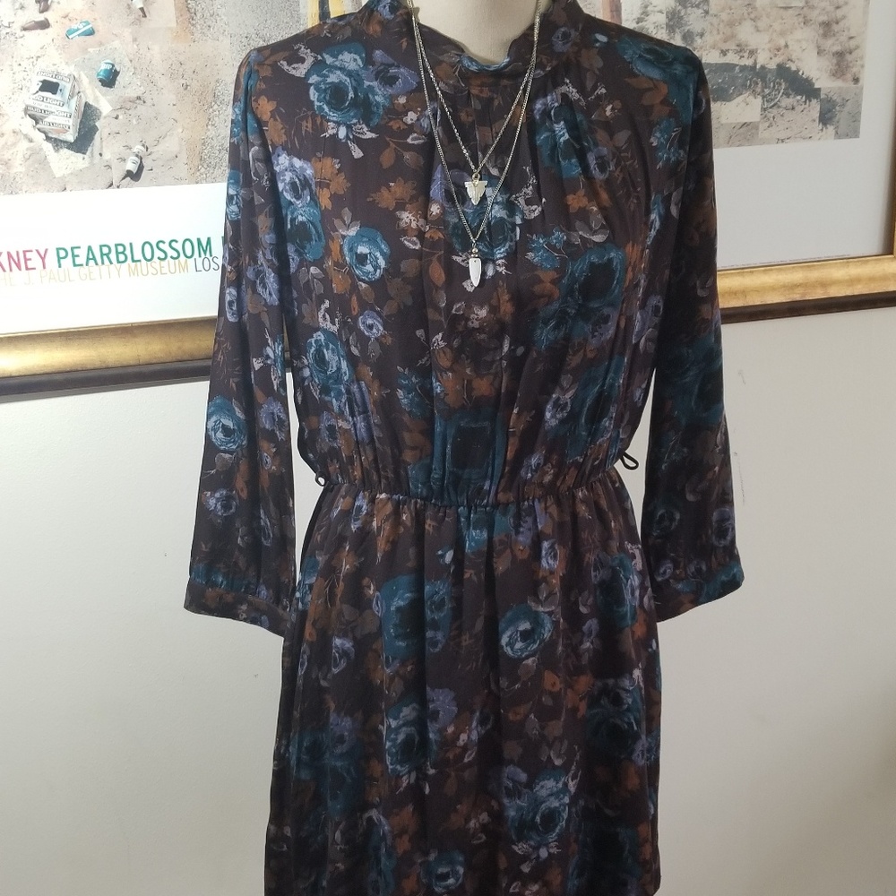 FOREVER 21 FLORAL PATTERN DRESS. NWOT!!